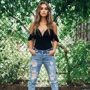 Vestique Ruffle Bodysuit